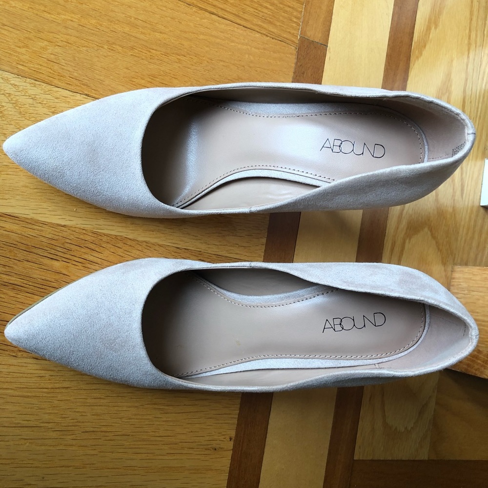 Nude suede pumps